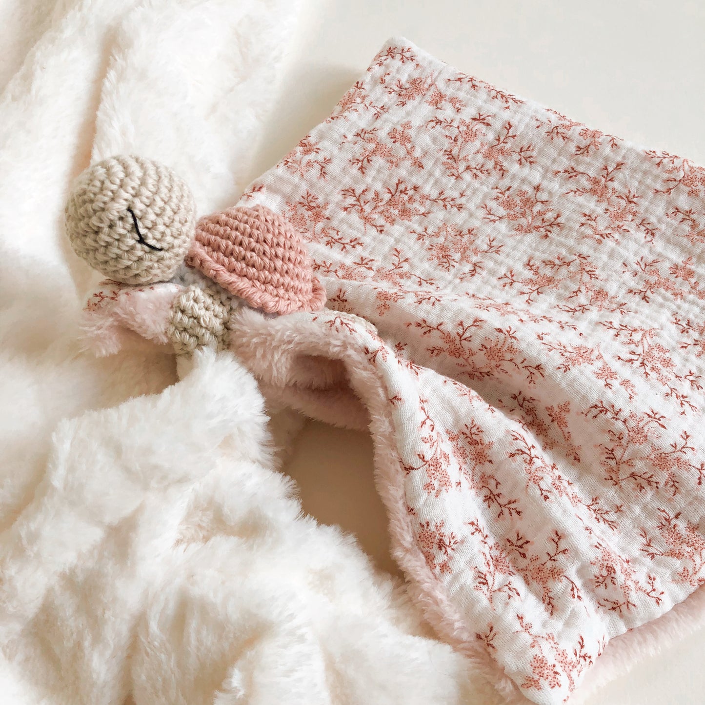 Doudou tortue personnalisé au crochet bébé
